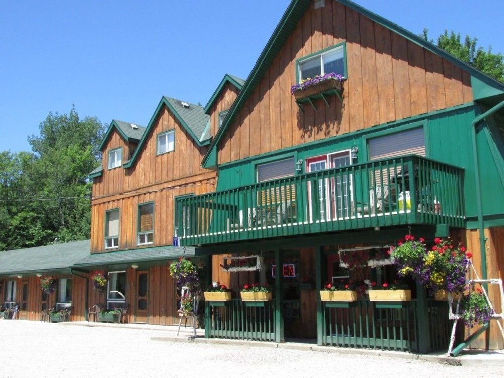 Dwight Village Motel Exterior photo