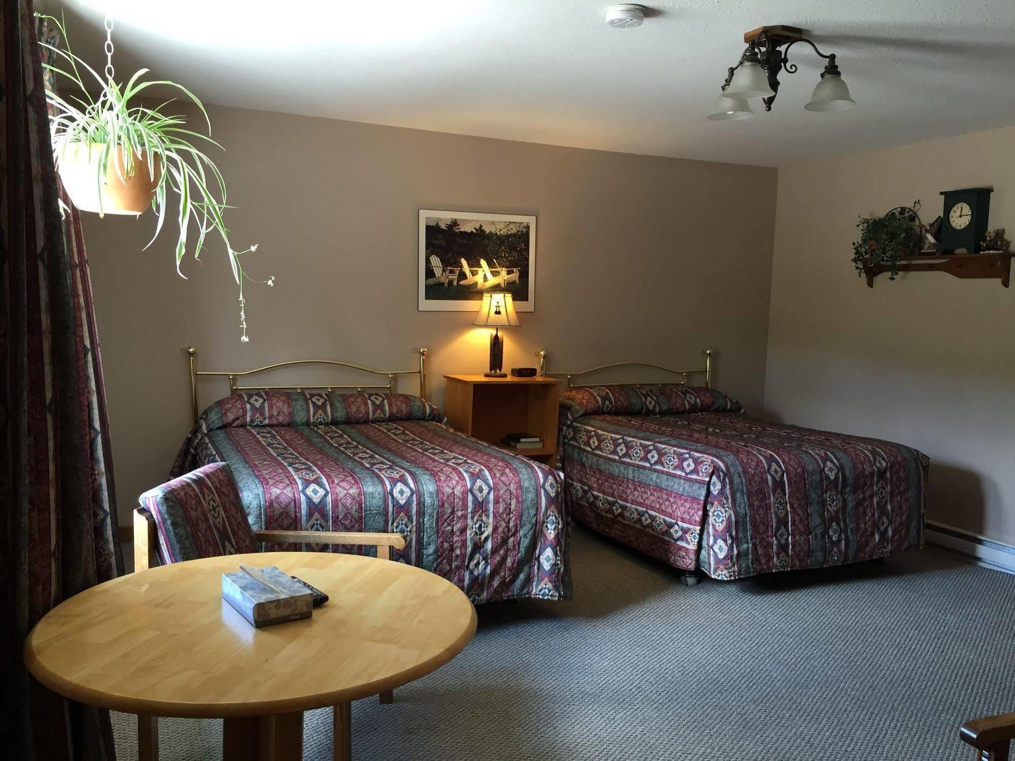 Dwight Village Motel Exterior photo