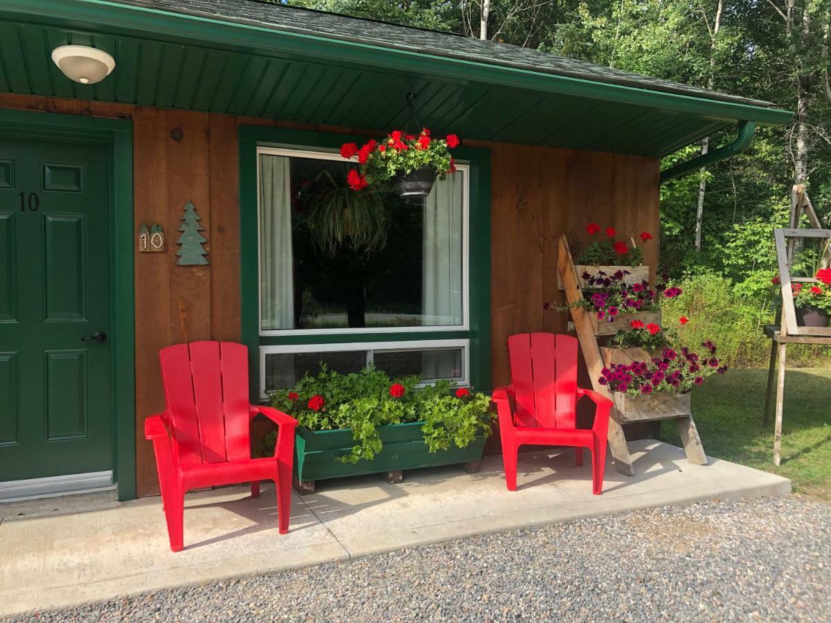Dwight Village Motel Exterior photo
